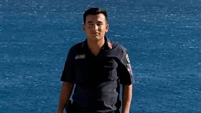 Kalp krizi sonucu hayatını kaybeden uzman çavuş son yolculuğuna uğurlandı