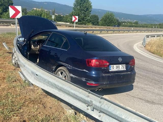 Navigasyon yanlış y&ouml;nlendirdi bariyerlere &ccedil;arptı: 1 yaralı