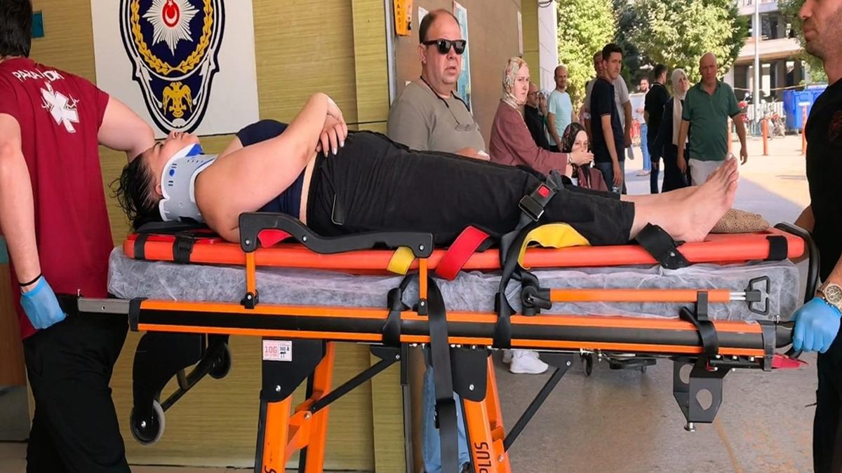Navigasyon yanlış yönlendirdi, otomobil bariyerlere çarptı: 1 yaralı 2