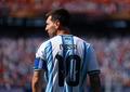 Lionel Messi 68 y�ll�k rekoru k�rd�!