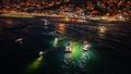 Karaburun sahili sar�-lacivert renklere b�r�nd�