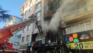 İzmir'de iş yerinde &ccedil;ıkan yangın hasara neden oldu