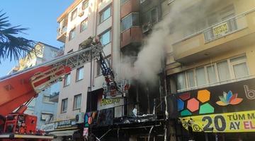 İzmir'de iş yerinde &ccedil;ıkan yangın hasara neden oldu