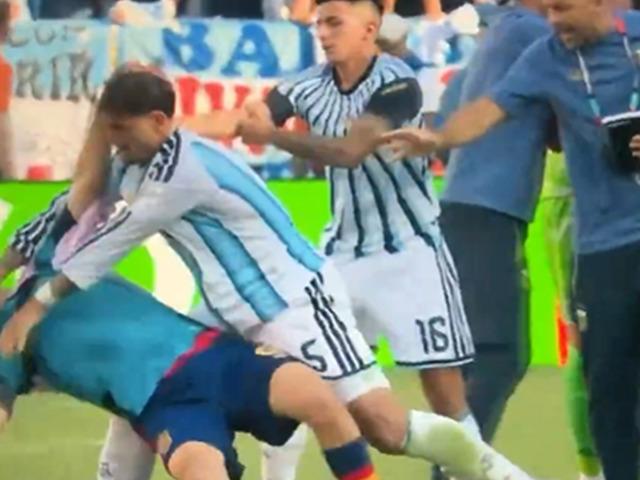 D&uuml;nya Kupası finali sonrası saha karıştı! Yıldız isimler boğaz boğaza