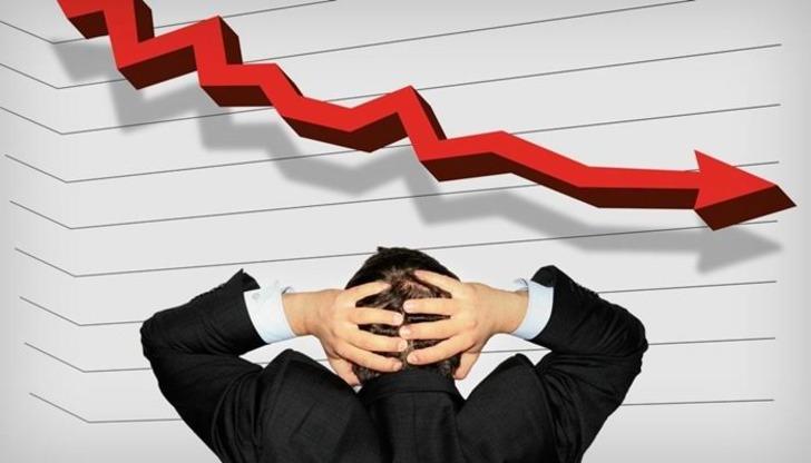 Gelişmekte olan bir &uuml;lkede Merkez Bankası enflasyon y&uuml;ksekken aniden faiz indirimine giderse piyasanın vereceği ilk tepki genellikle ne olur?