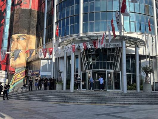 İzmit Belediyesi'ne operasyon! 