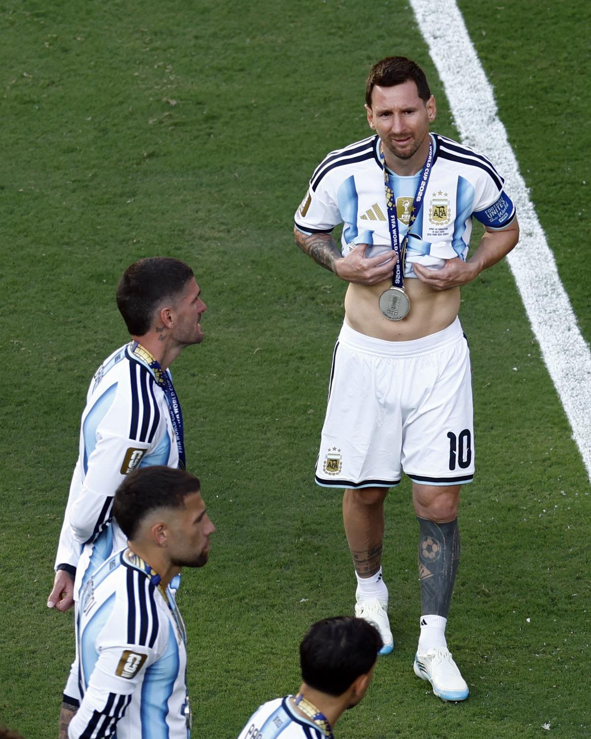 Lionel Messi kendisini tutamadı! Maçın ardından gözyaşlarına boğuldu 2