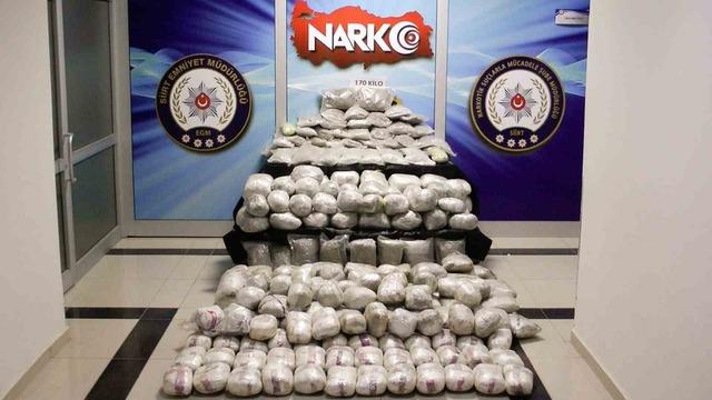 Siirt’te 170 kilogram kubar esrar ele geçirildi: 1 kişi tutuklandı 1