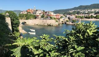 Turist akınına uğradı! N&uuml;fusunun 16 katını ağırladı