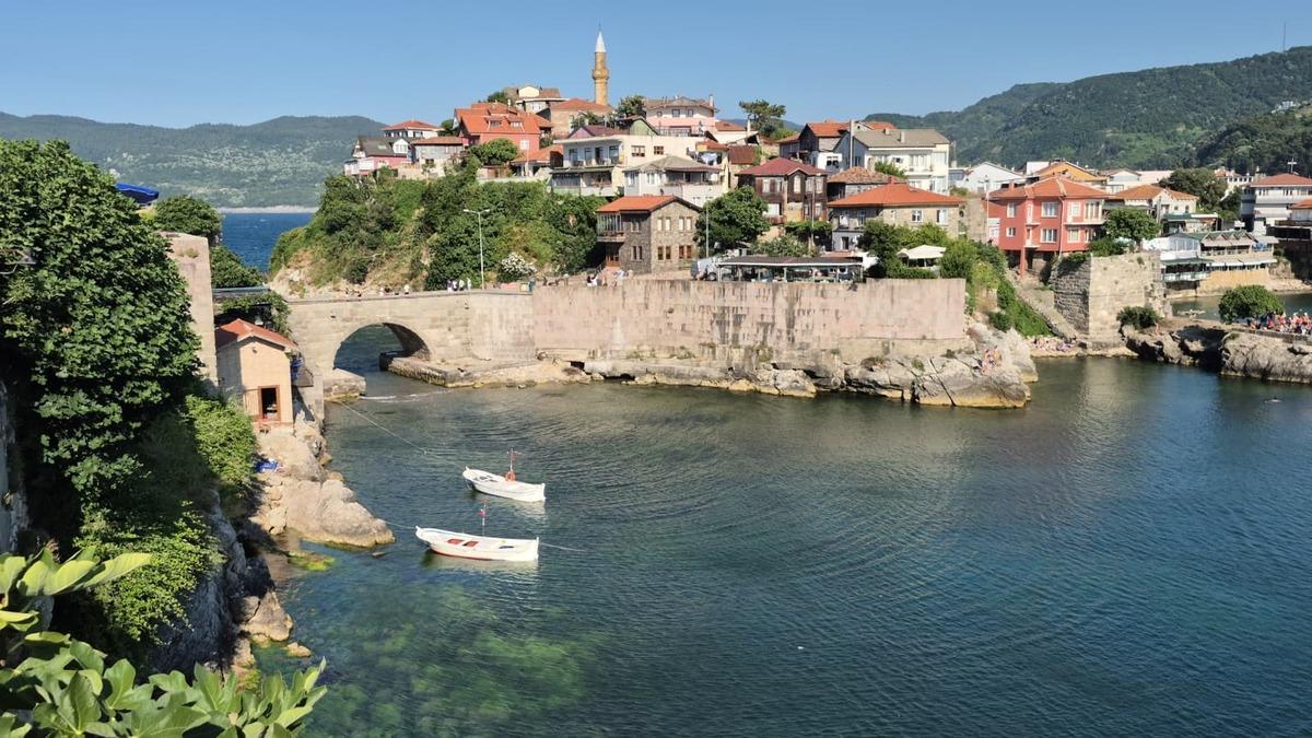 Turist akınına uğradı! Nüfusunun 16 katını ağırladı 2
