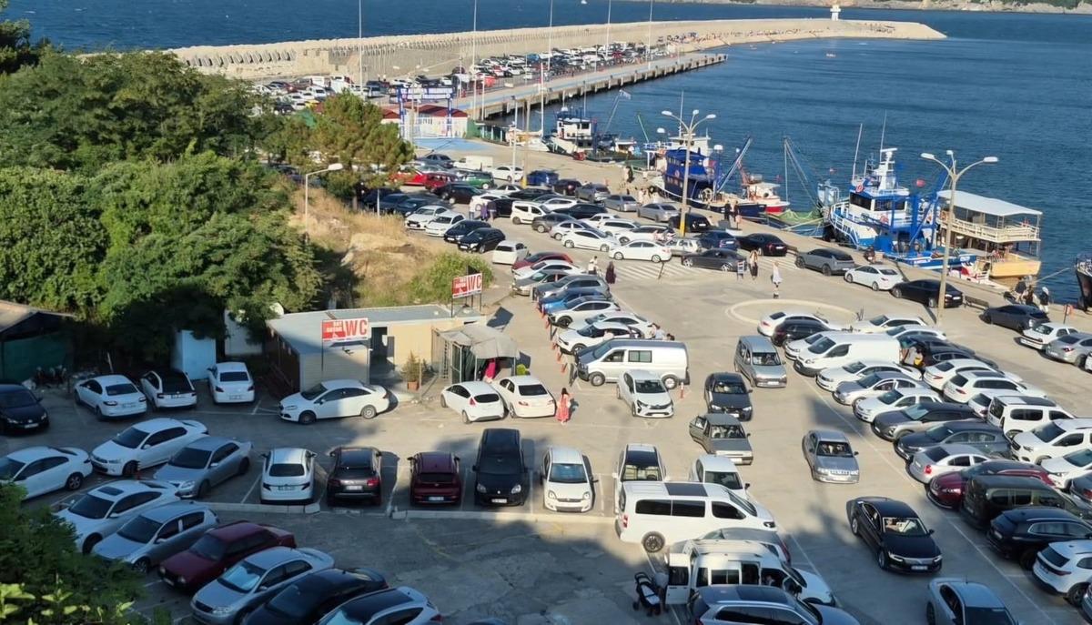 Turist akınına uğradı! Nüfusunun 16 katını ağırladı 3