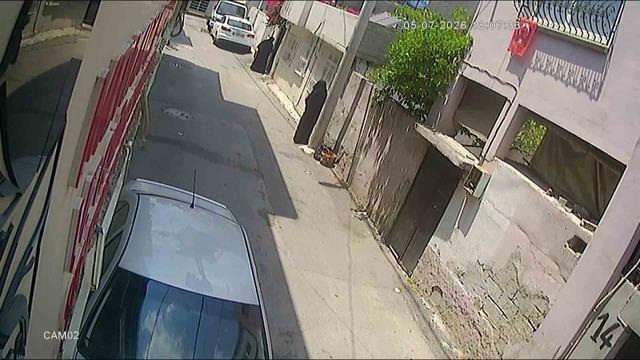 Biri kadın biri erkek çarşaflı iki hırsız yakayı ele verdi! Tanınmayacaklarını sandılar ama... 1