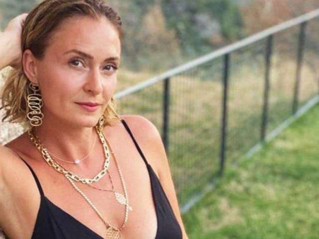 Beyaz bikinisiyle poz verdi! Fit haline beğeni yağdı