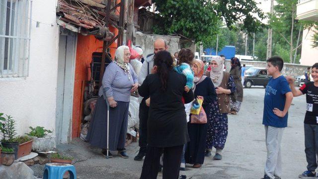 Kendini odaya kilitleyip evi ateşe verdi