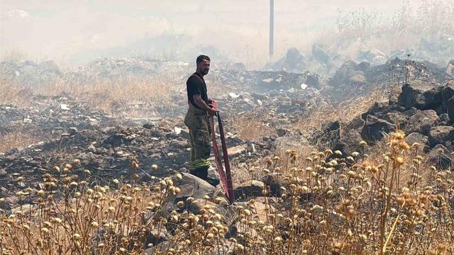 Diyarbakır’da otluk alanda korkutan yangın 2