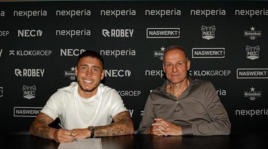 Fenerbah&ccedil;e'den ayrılmıştı! Emre Mor imzayı attı: İşte yeni takımı