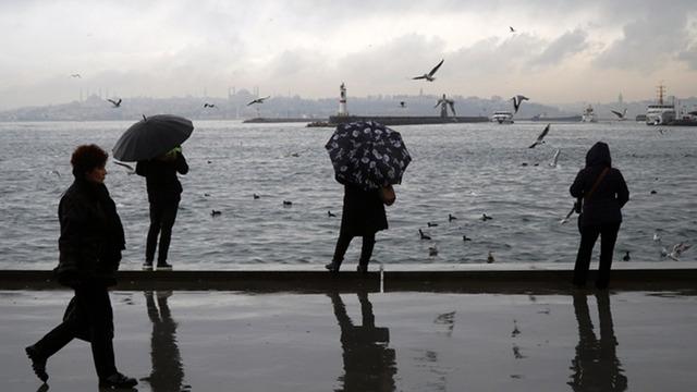 İstanbul'da hava bir gecede değişecek: Yaz ortasında kış yaşanacak! AKOM tarih verdi