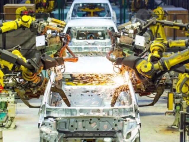 Otomotiv devinde robot krizi! Binlerce iş&ccedil;i greve gitti