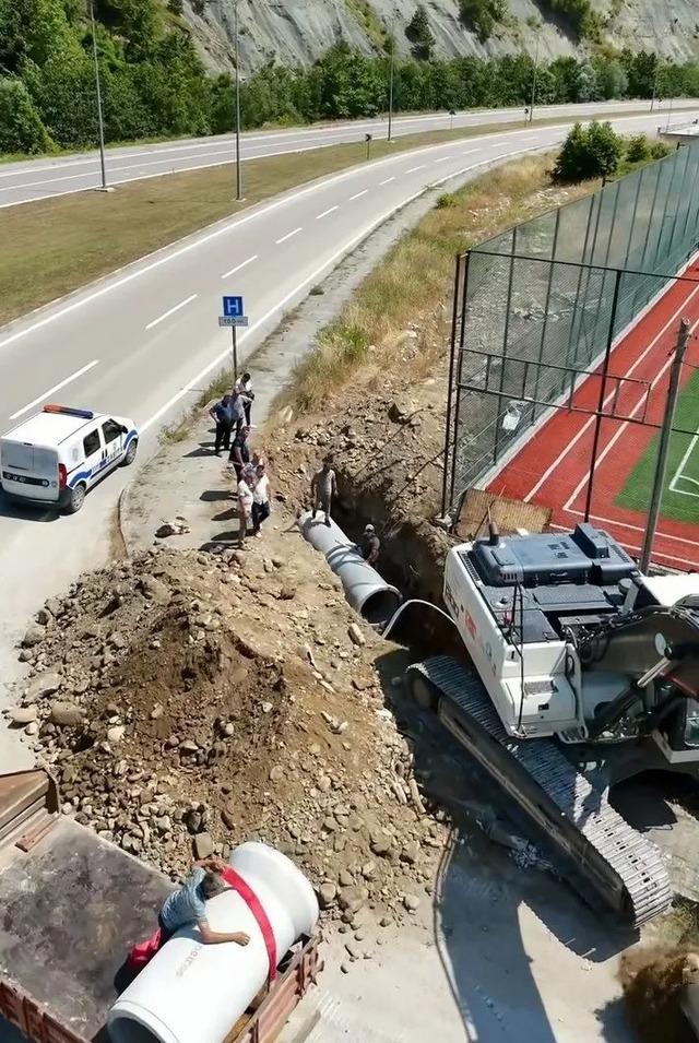 Erfelek’te su baskınlarına kalıcı çözüm için ilk kazma vuruldu 1