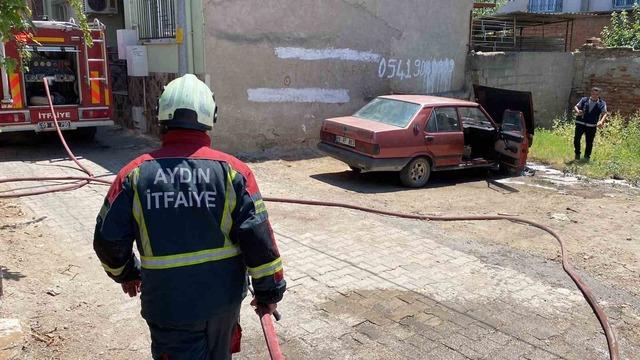 Nazilli’de otomobil yangını, araç kullanılamaz hale geldi 3
