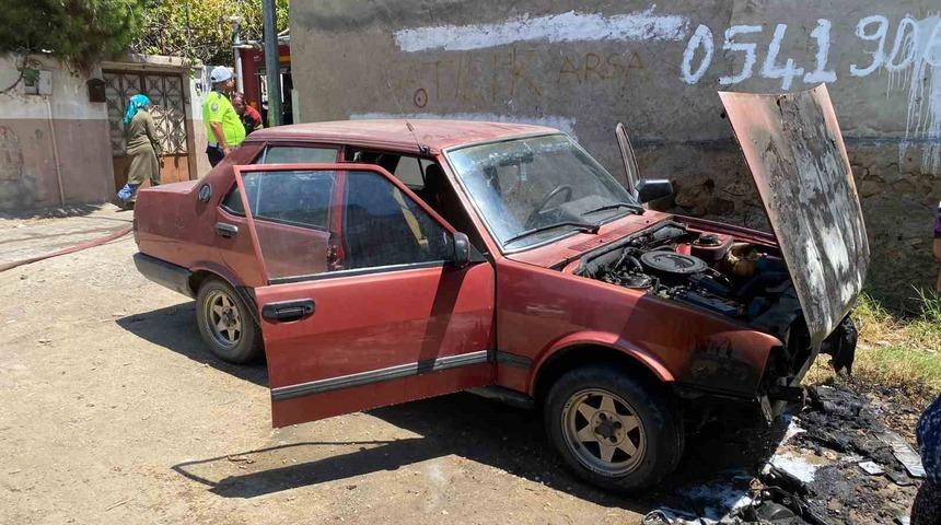 Nazilli&rsquo;de otomobil yangını, ara&ccedil; kullanılamaz hale geldi