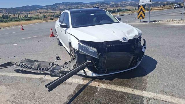 Emet-Hisarcık kara yolunda trafik kazası, 3 kişi yaralandı 3