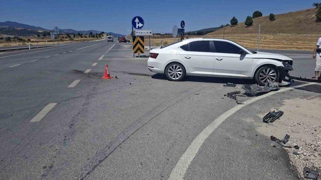 Emet-Hisarcık kara yolunda trafik kazası, 3 kişi yaralandı 2