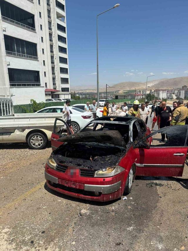 Kahramanmaraş’ta otomobil yangını 2