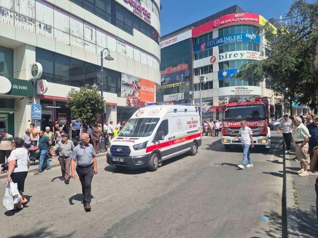 Silivri’de kamyonet durağa daldı: 1 kadın yaralandı 2