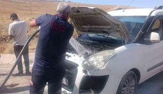 Siirt&rsquo;te seyir halindeki ara&ccedil; alev topuna d&ouml;nd&uuml;