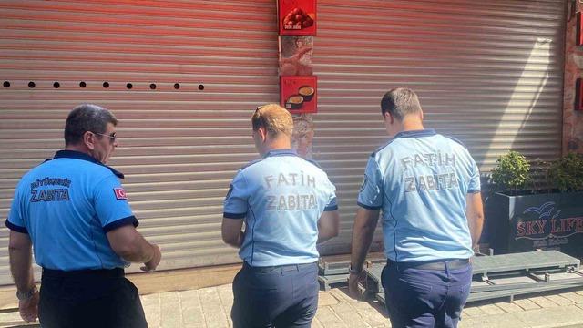 Mühürlü boş dükkandan yayılan kötü koku ekipleri harekete geçirdi 3