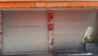 M&uuml;h&uuml;rl&uuml; boş d&uuml;kkandan yayılan k&ouml;t&uuml; koku ekipleri harekete ge&ccedil;irdi
