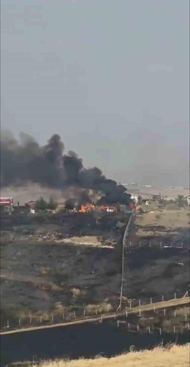 Ankara’da çıkan ot yangını kontrol altına alındı 1