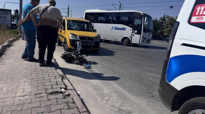 Ticari aracın &ccedil;arptığı elektrikli bisiklet s&uuml;r&uuml;c&uuml;s&uuml; ağır yaralandı