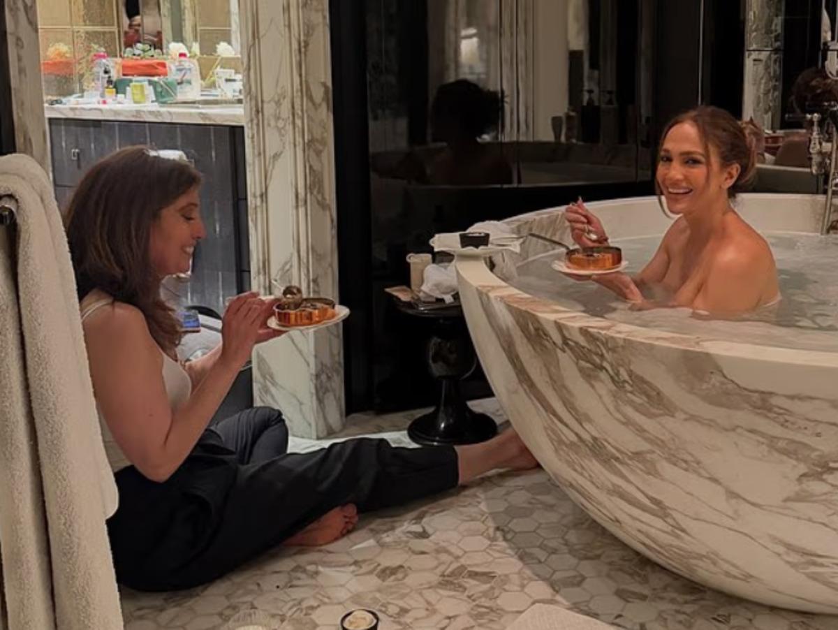 Jennifer Lopez den küvet pozuyla doğum günü kutlaması 2