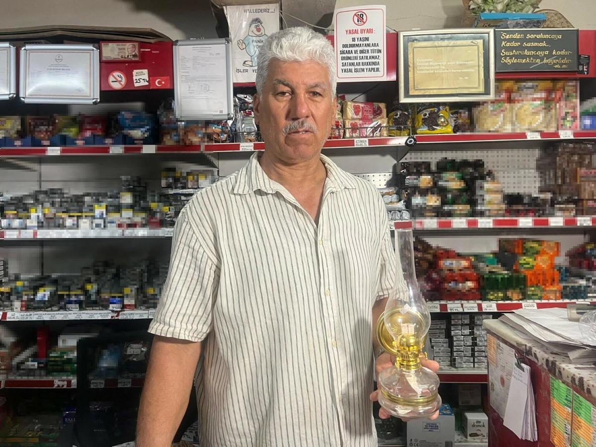 Bakkala giren 90 lı yıllara yolculuk yapıyor: Gelen mutlu oluyor 3