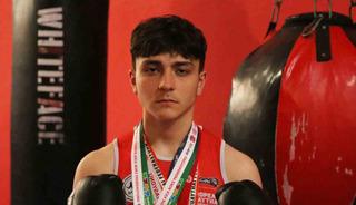 Sokaktan ge&ccedil;erken g&ouml;rd&uuml;ğ&uuml; spor salonu hayatını değiştirdi: Şimdi d&uuml;nya şampiyonluğu peşinde
