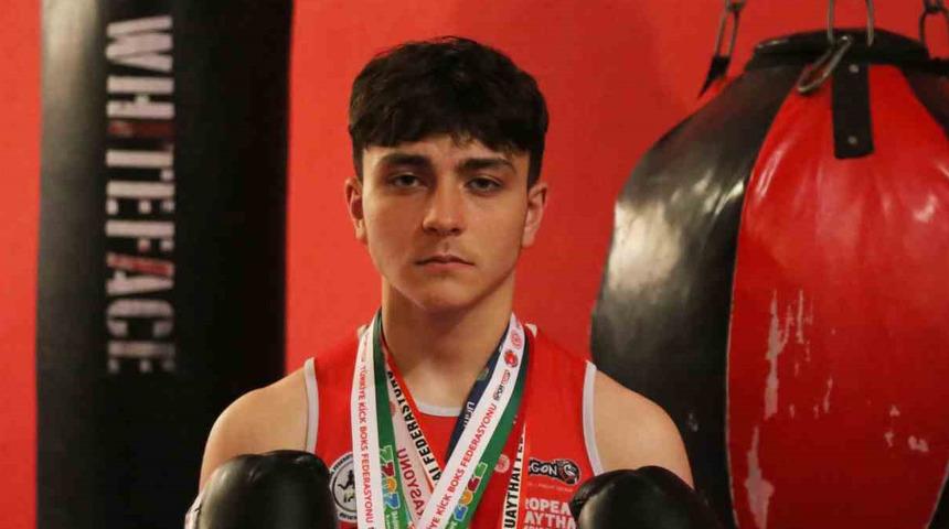 Sokaktan ge&ccedil;erken g&ouml;rd&uuml;ğ&uuml; spor salonu hayatını değiştirdi: Şimdi d&uuml;nya şampiyonluğu peşinde