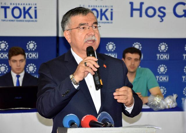 Bakan Yılmaz, Sivas'ta 438 TOKİ konutu kura çekimine katıldı