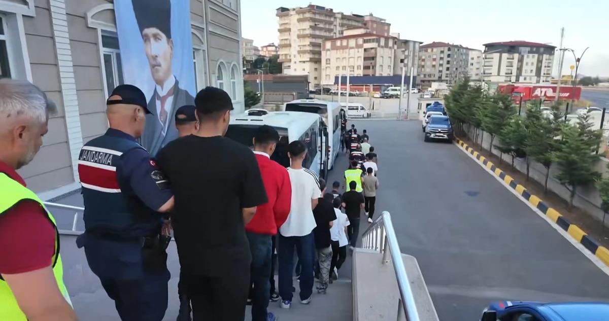 12 ilde 12 farklı çeteye operasyon! 10 milyar TL detayı dudak uçuklattı: 127 kişi yakalandı 4