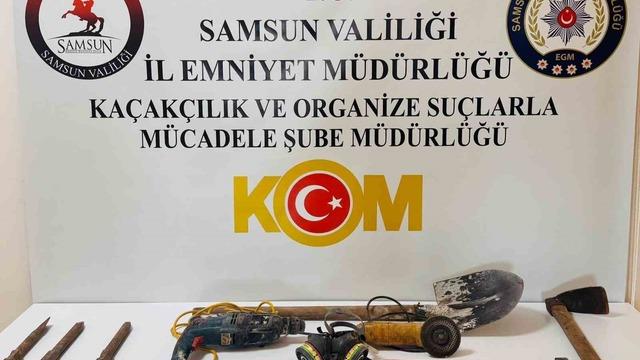 Halı altındaki gizli geçit kaçak kazıyı ortaya çıkardı