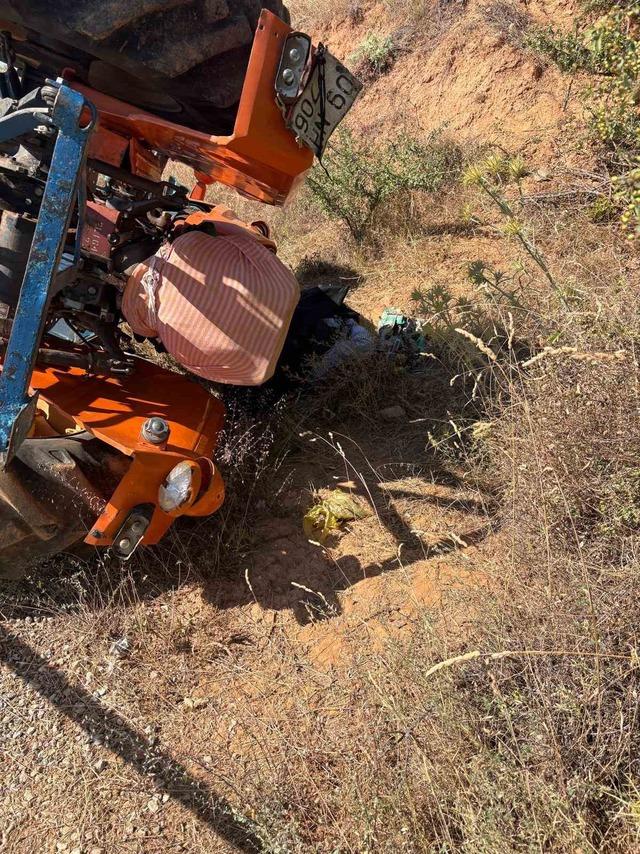 Karacasu’da traktör devrildi: 1 ölü 2