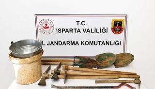 Isparta&rsquo;da jandarmadan ka&ccedil;ak kazı operasyonu