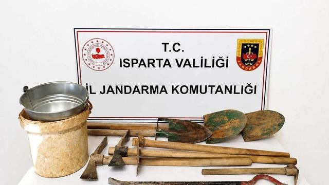 Isparta’da jandarmadan kaçak kazı operasyonu
