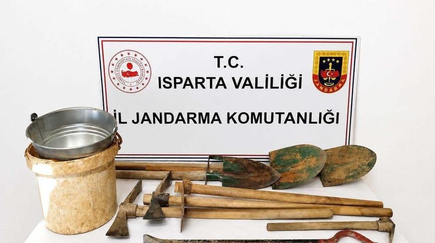 Isparta&rsquo;da jandarmadan ka&ccedil;ak kazı operasyonu