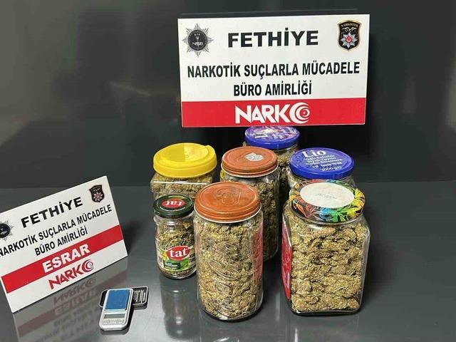 Fethiye&rsquo;de 1195 gram uyuşturucu madde ele ge&ccedil;irildi