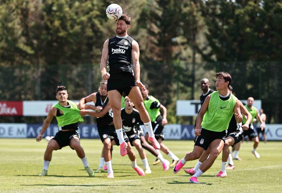 Beşiktaş, Midtjylland maçı hazırlıklarını sürdürdü 1
