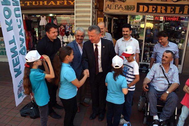 Topladıkları kapaklarla kahraman madenciye tekerlekli sandalye aldılar