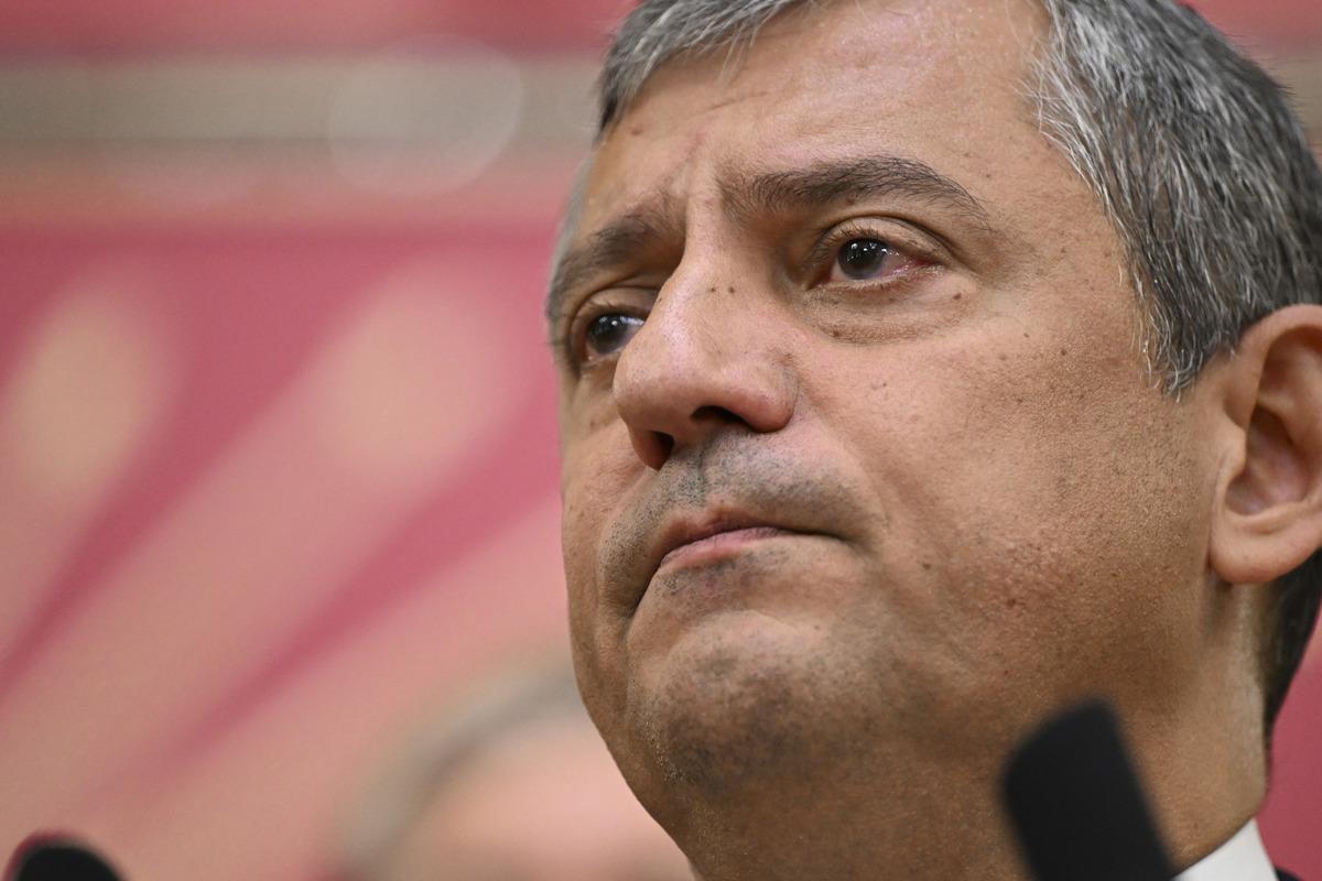 Son dakika | "Yeni partiyi" resmen duyurdu! Özel, CHP ye veda etti: "Ne İmamoğlu nu ne Yavaş ı geride bırakırız" 6