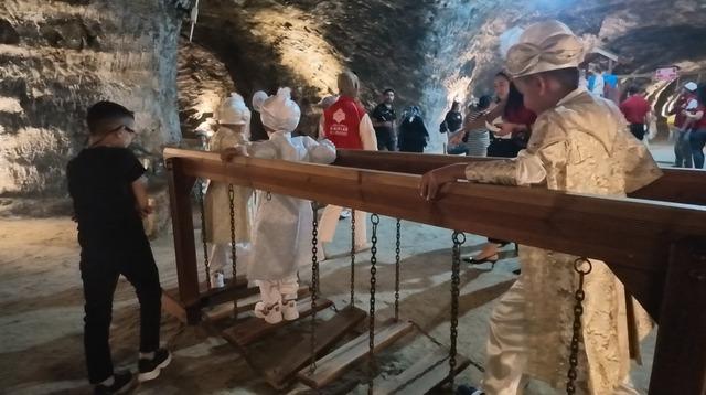530 yıllık gelenek yerin 150 metre altında yaşatıldı 1